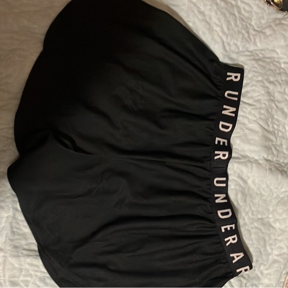 Black under armor shorts - Picture 3 of 6
